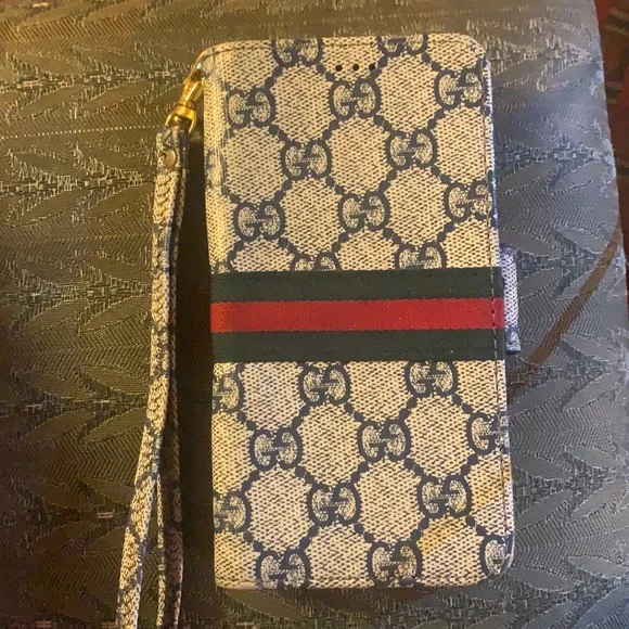 GUCCI - GUCCIiPhone7ケース Gucci iPhone Case Supreme GG Tiger 7/8 Beige in Coated